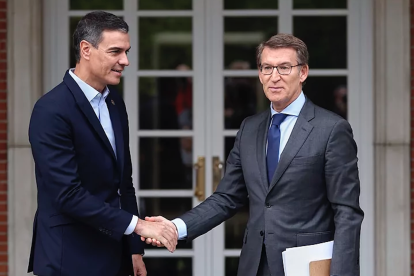 Pedro Sánchez junto a Alberto Núñez Feijóo