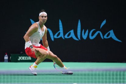 Rafael Nadal entrenando este lunes para las finales de la Copa Davis en Málaga.