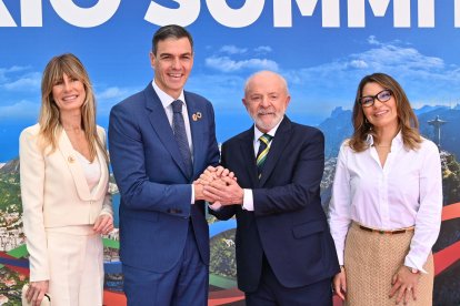 Sánchez y Begoña Gómez saludan a Lula Da Silva en la cumbre de G20 en Brasil