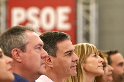 El secretario general del PSOE, Pedro Sánchez, junto al secretario general del PSOE-A, Juan Espadas, en una imagen de archivo.