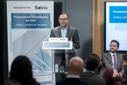 (Foto de ARCHIVO)
El director de desarrollo de negocio de Solvia, Antonio Fernández, interviene durante un encuentro informativo de Europa Press y Trescom, en el Meeting Place Orense, a 28 de noviembre de 2023, en Madrid (España). El acto, ‘Perspectivas inmobiliarias en 2024: análisis y tendencias del sector’, ha sido organizado por Europa Press en colaboración con Trescom para Solvia.

Alberto Ortega / Europa Press
28 NOVIEMBRE 2023;ENCUENTRO INFORMATIVO;MEDIOS;SOLVIA;TRESCOM;INMOBILIARIA;SECTOR;
28/11/2023