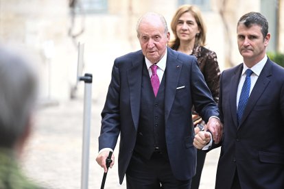 Don Juan Carlos con la Infanta Cristina, en París, en febrero de 2023-