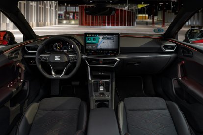 Interior del Seat León 2025