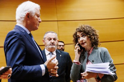La vicepresidenta primera y ministra de Hacienda, comparece en la Comisión de Investigación por el ‘caso Koldo’ en el Senado