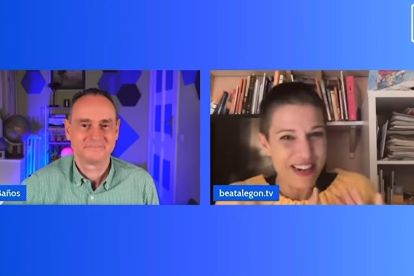 Un momento de la charla entre el coronel Pedro Baños y Bea Talegón