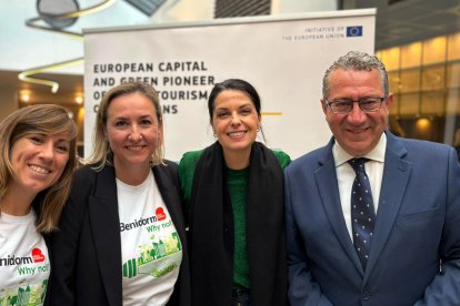 El alcalde de Benidorm, Toni Pérez, junto a la gerente de Visit Benidorm, Leire Bilbao