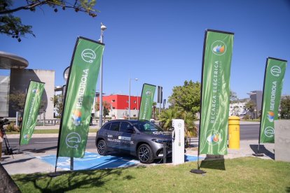 Archivo - Estaciones de recarga pública para vehículos eléctricos en Málaga capital.