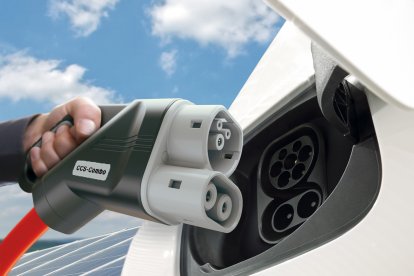 Archivo - Las matriculaciones de coches eléctricos caen en noviembre un 5,3%, hasta las 5.895 unidades. 