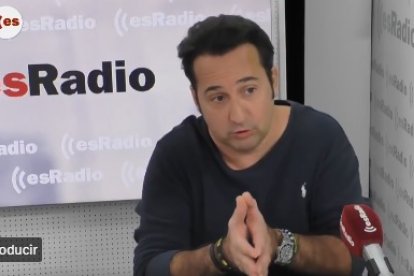Iker Jiménez en el estudio de EsRadio.
