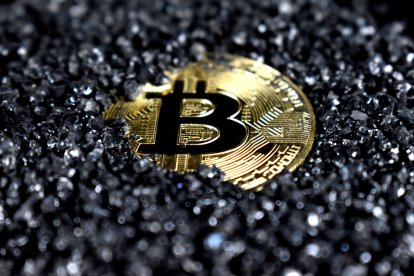 (Foto de ARCHIVO)
Este Bitcoin de la foto ya vale 100.000 pavos.
UNSPLASH
11/4/2023