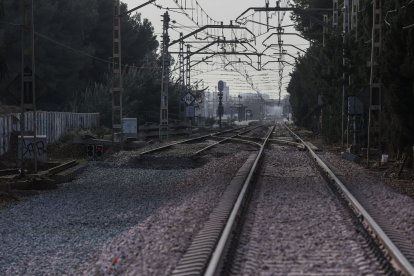 Vía de tren entre Valencia y Catarroja
