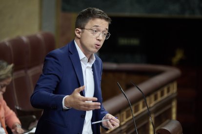 (Foto de ARCHIVO)
El diputado de Sumar y líder de Más País, Iñigo Errejón, interviene durante una sesión de control al Gobierno, en el Congreso de los Diputados, a 9 de octubre de 2024, en Madrid (España). Durante la sesión de control, el presidente del Gobierno ha hablado sobre la política migratoria del Ejecutivo y además, algunos grupos parlamentarios como el Partido Popular le han pedido que  retire la ley sobre intercambio europeo de antecedentes penales que influye en la condena de los presos de ETA.

Jesús Hellín / Europa Press
09/10/2024