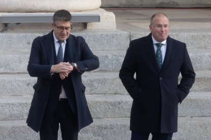 El portavoz del PSOE en el Congreso, Patxi López, y el portavoz del PP en el Congreso, Miguel Tellado.