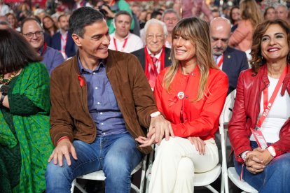 El Presidente del Gobierno, Pedro Sánchez, y su esposa, Begoña Gómez.