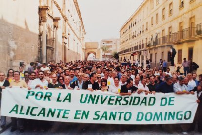 Manifestación multitudinaria domingo 18 octubre 1998.