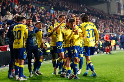 Los jugadores de Las Palmas celebran un gol.