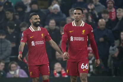 Mohamed Salah y Alexander Arnold.