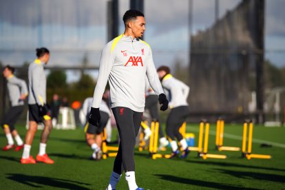 Alexander Arnold, durante un entrenamiento del Liverpool.