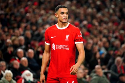 Alexander Arnold, durante un partido con el Liverpool.