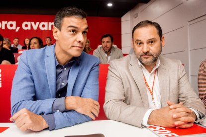 Pedro Sánchez junto a José Luis Ábalos, en una imagen de archivo