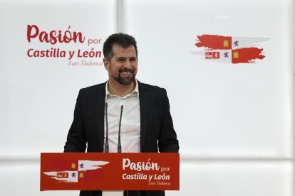 Luis Tudanca, en la comparecencia en la que ha confirmado su retirada.