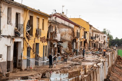 Casas destrozadas pegadas a un barranco, a 4 de noviembre de 2024, en Picaña, Valencia