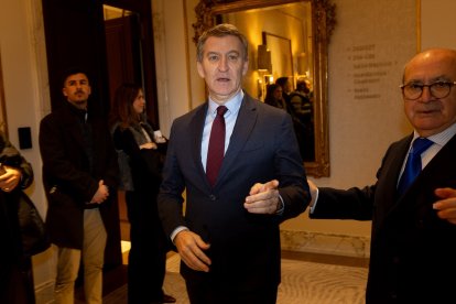 El presidente del Partido Popular, Alberto Núñez Feijóo, llega a un desayuno informativo de Fórum Europa, en el Hotel Four Seasons, a 14 de enero de 2025, en Madrid (España). El desayuno ha sido organizado por Fórum Europa.

Eduardo Parra / Europa Press
14 ENERO 2025;PP;DESAYUNO;FEIJÓO
14/1/2025