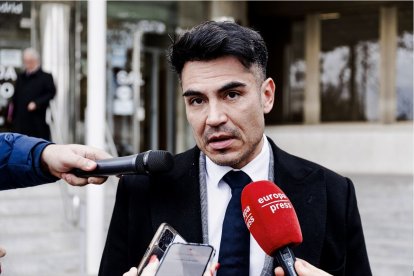 El abogado de Lesly Ochoa, Alfredo Arrien, a su llegada a declarar a los juzgados de Plaza de Castilla, a 8 de enero de 2025, en Madrid (España).