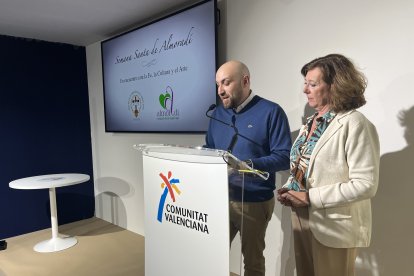 La alcaldesa de Almoradí en Fitur