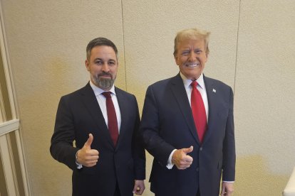 El presidente de Vox, Santiago Abascal, junto al presidente de Estados Unidos, Donald Trump.