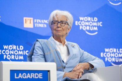 (Foto de ARCHIVO)
HANDOUT - 22 January 2025, Switzerland, Davos: President of the European Central Bank Christine Lagarde speaks at "Beyond Crisis: Unlocking Europe's Potential session" during the World Economic Forum Annual Meeting. Photo: Valeriano Di Domenico/World Economic Forum/dpa - ATTENTION: editorial use only and only if the credit mentioned above is referenced in full

Valeriano Di Domenico/World Econ / DPA
22/1/2025 ONLY FOR USE IN SPAIN