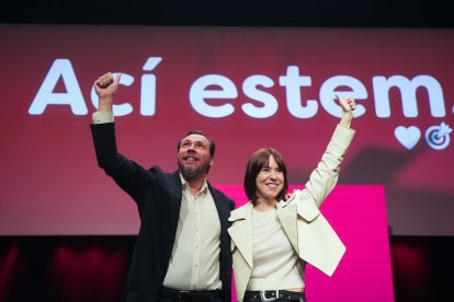 La secretaria general del PSPV-PSOE y ministra de Ciencia, Innovación y Universidades, Diana Morant, y el ministro de Transportes y Movilidad Sostenible, Óscar Puente, durante la clausura del 15º Congreso Nacional del PSPV-PSOE, en el Palacio de Congresos, a 2 de febrero de 2025, en Valencia, Comunidad Valenciana (España). Durante el encuentro, convocado bajo el lema ‘Ací estem’, se ha ratificado a Diana Morant como secretaria general de los socialistas valencianos. Además, se ha celebrado para dar a conocer la nueva ejecutiva y la hoja de ruta política del PSPV-PSOE.
Jorge Gil / Europa Press
02 FEBRERO 2025;PSPV;PSOE;SECRETARIA;GENERAL;CONGRESO;SOCIALISTAS
02/2/2025