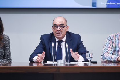 (Foto de ARCHIVO)
El presidente de ATA, Lorenzo Amor, durante una rueda de prensa, en la sede de ATA, a 13 de enero de 2025, en Madrid (España). Durante la rueda Lorenzo Amor ha presentado los principales datos del Barómetro de ATA de cierre de 2024. Entre las conclusiones del estudio se ha recogido que tres de cada cuatro autónomos considera que su negocio se ha mantenido o ha mejorado en 2024 y que tres de cada diez autónomos afirman haber aumentado su facturación en el pasado ejercicio.

Gustavo Valiente / Europa Press
13/1/2025