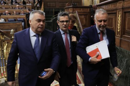 Santos Cerdán y Ángel Víctor Torres con Félix Bolaños
