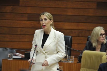 Archivo - La presidenta de la Junta de Extremadura, María Guardiola, en una foto de archivo.