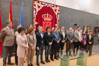 (Foto de ARCHIVO)
La Asociación Navarra de Víctimas del Terrorismo de ETA (ANVITE) ha protagonizado este martes en el Parlamento foral un acto de recuerdo a las víctimas de la banda terrorista en el que ha advertido de que la exaltación a ETA está aumentando.

EUROPA PRESS
11/2/2025