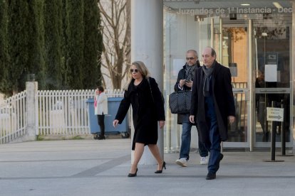 Archivo - La asesora de Moncloa, Cristina Álvarez, a su salida de los juzgados de Plaza Castilla después de testificar ante el juez del ‘caso Begoña’, en los juzgados de Plaza de Castilla, a 20 de diciembre de 2024, en Madrid (España). El instructor llamó.