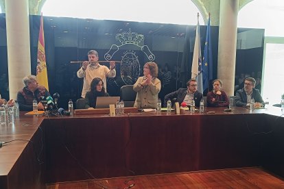 El popular Francisco Calo asume el bastón de mando del ayuntamiento de Outres tras prosperar la moción de censura contra Manuel Gonzalez.
