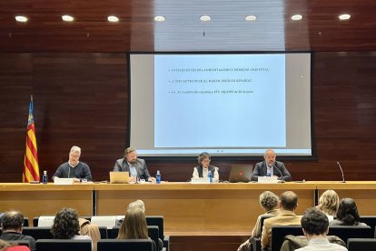 Juristas en una jornada en el ICAV