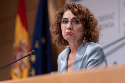 La vicepresidenta primera y ministra de Hacienda, María Jesús Montero, durante una rueda de prensa, en el Ministerio de Hacienda, a 24 de febrero de 2025, en Madrid (España). 