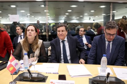 El portavoz de la Junta y consejero de Hacienda de Castilla y León, Carlos Fernández Carriedo (c) en el CPFF.

REMITIDA / HANDOUT por JUNTA DE CYL.
Fotografía remitida a medios de comunicación exclusivamente para ilustrar la noticia a la que hace referencia la imagen, y citando la procedencia de la imagen en la firma
26/2/2025
