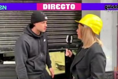 Carlo Costanzia atiende, a su manera, a Marta Riesco para "Ni que Fuéramos Shhh".