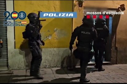 Once detenidos en una operación en Barcelona contra una organización pakistaní que fomentaba el terrorismo.