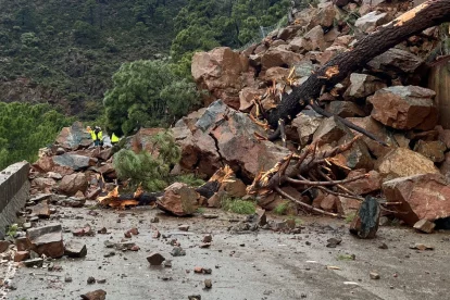 Desprendimiento den la A-397, a la altura de Benahavís, Málaga.