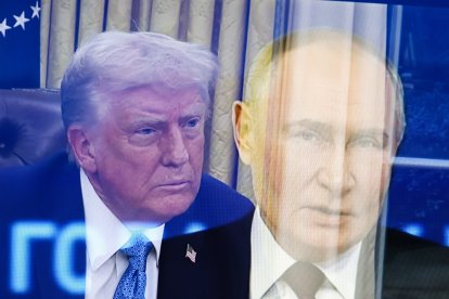 United States President Donald Trump (left) and Russian President Vladimir Putin (right) are seen.