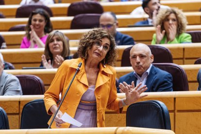 (Foto de ARCHIVO)
La vicepresidenta primera del Gobierno, ministra de Hacienda y vicesecretaria general del PSOE, María Jesús Montero, durante una sesión de control al Gobierno, en el Senado, a 18 de junio de 2024, en Madrid (España). El Gobierno se enfrenta a una sesión de control después de que la Junta de Fiscales haya avalado hoy, 18 de junio, el criterio del fiscal general de pedir al Tribunal Supremo que aplique la ley de amnistía a la malversación que se le atribuye a los encausados del ‘procés’, incluido Puigdemont, en contra de la opinión de los fiscales del ‘procés’

Carlos Luján / Europa Press
18 JUNIO 2024;SENADO;SESIÓN DE CONTROL;MINISTROS;SENADORES;GOBIERNO;AMNISTÍA;PROCÉS;FISCALES;
18/6/2024