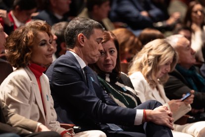 El presidente del Gobierno, Pedro Sánchez, y la presidenta del Congreso, Francina Armengol.