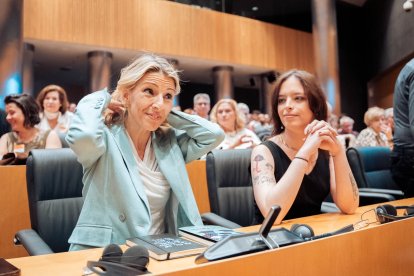 Yolanda Díaz y Elizabeth Duval.