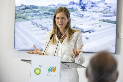 Archivo - La secretaria de Estado de Energía del Ministerio para la Transición Ecológica y el Reto Demográfico, Sara Aagesen.