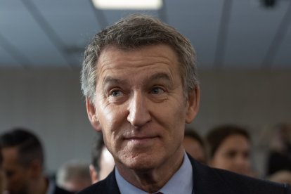 El presidente del PP, Alberto Núñez Feijóo, durante un desayuno informativo del diario 'La Razón', en la sede de La Razón, a 31 de marzo de 2025, en Madrid (España).